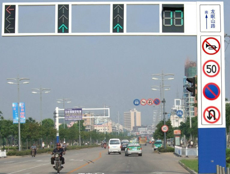 河南红绿灯杆乐发500网页版登录_乐发(中国)

